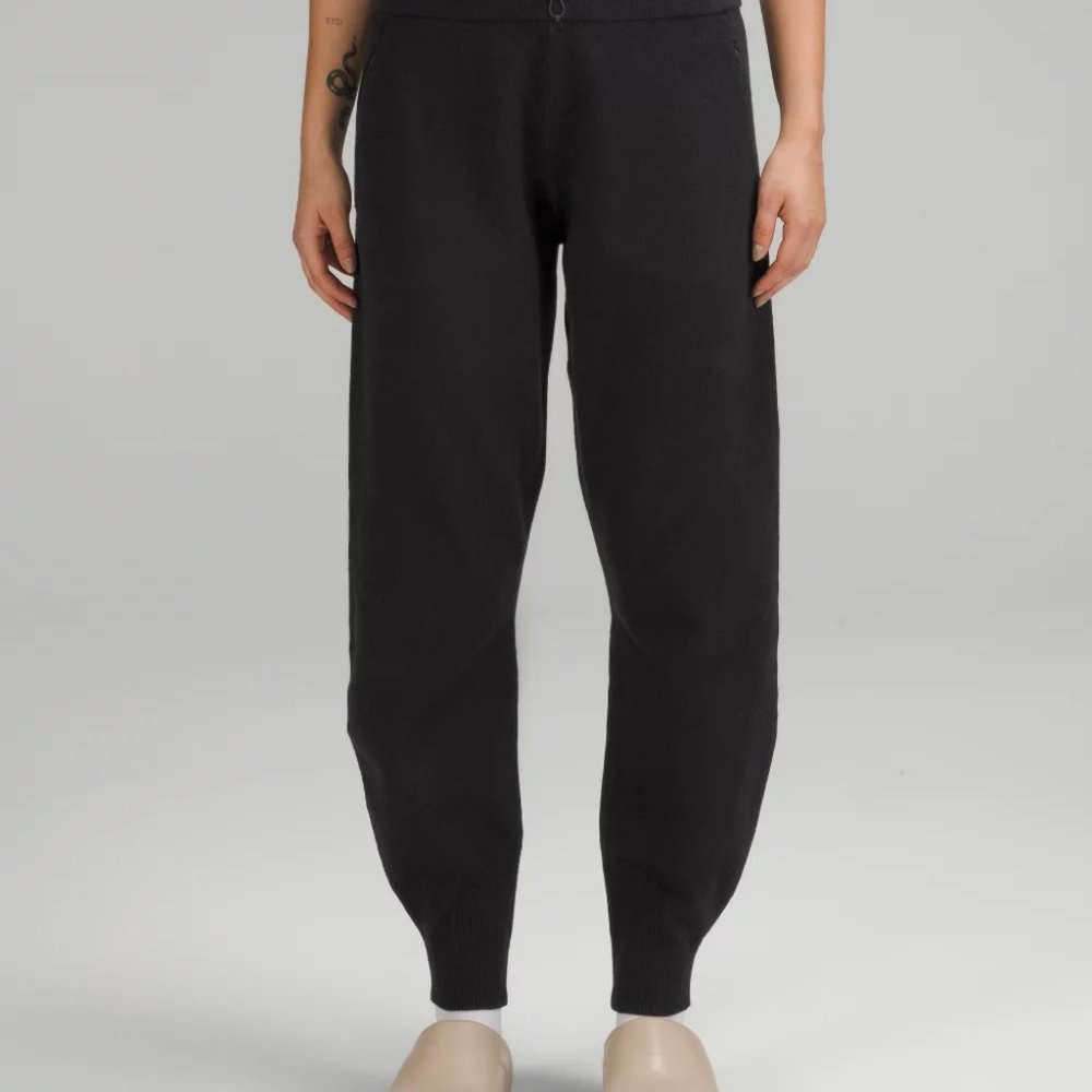 New Without Tags Size 6 Lululemon Cotton-Cashmere Knit Mid Rise Joggers Black.